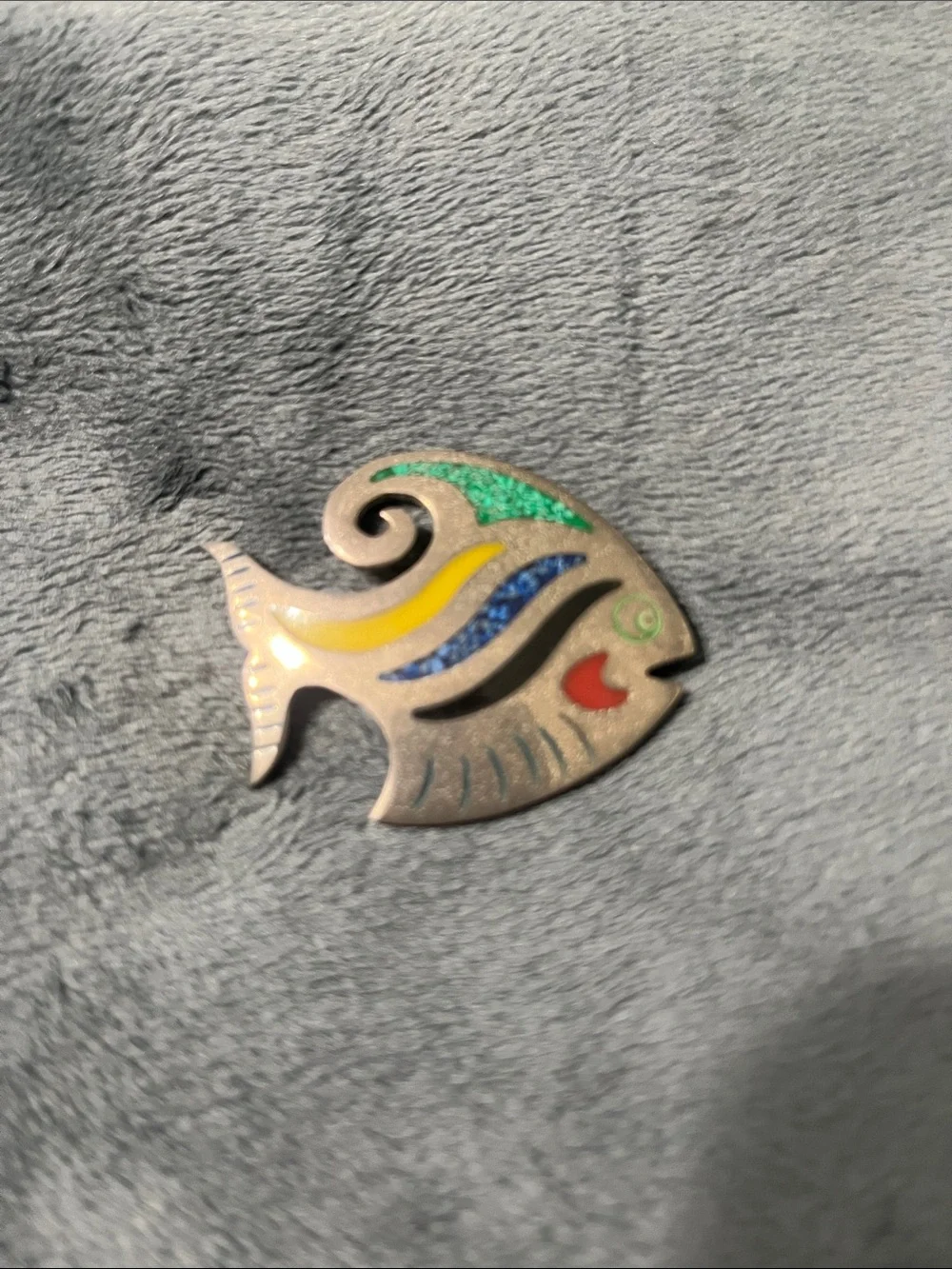 Vintage Taxco Silver fish brooch stone chip inlay jewelry